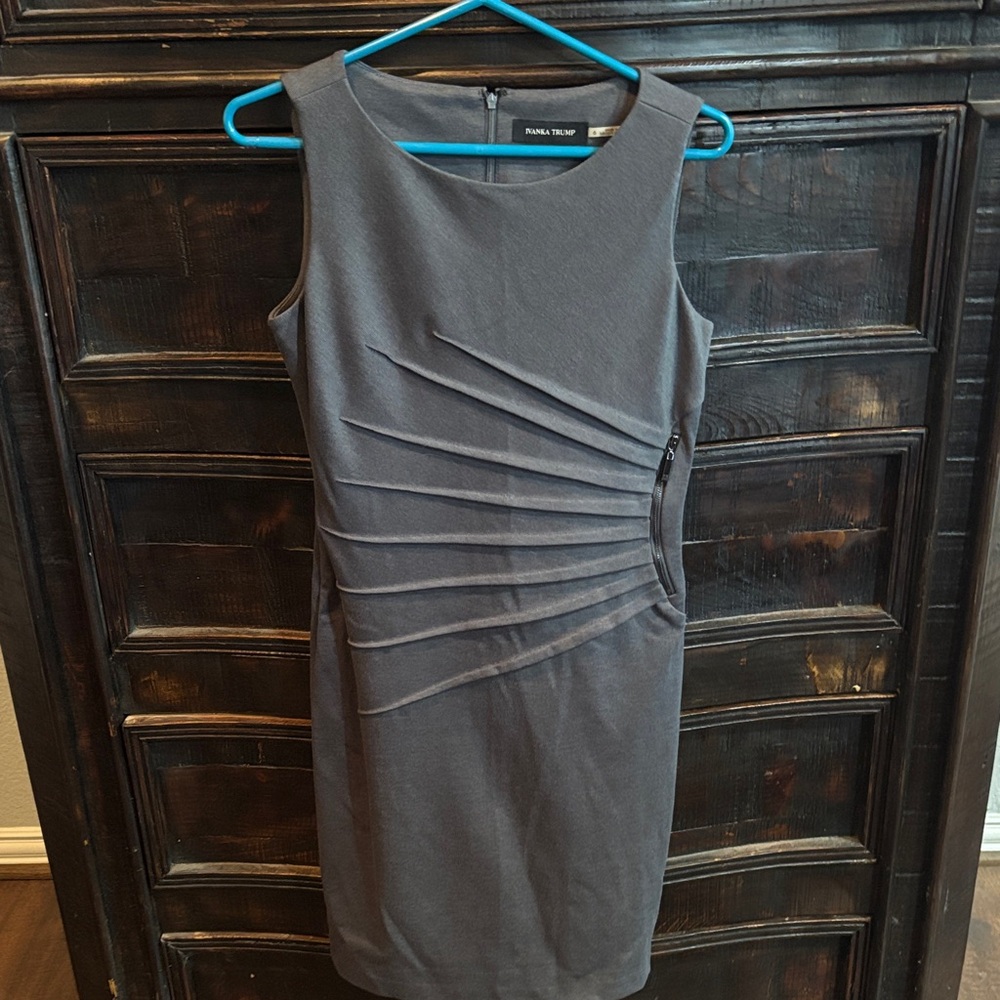 Ivanka Trump Dress Women's 6 Sleeveless Sheath Midi Pleated Zipper Accent Gray